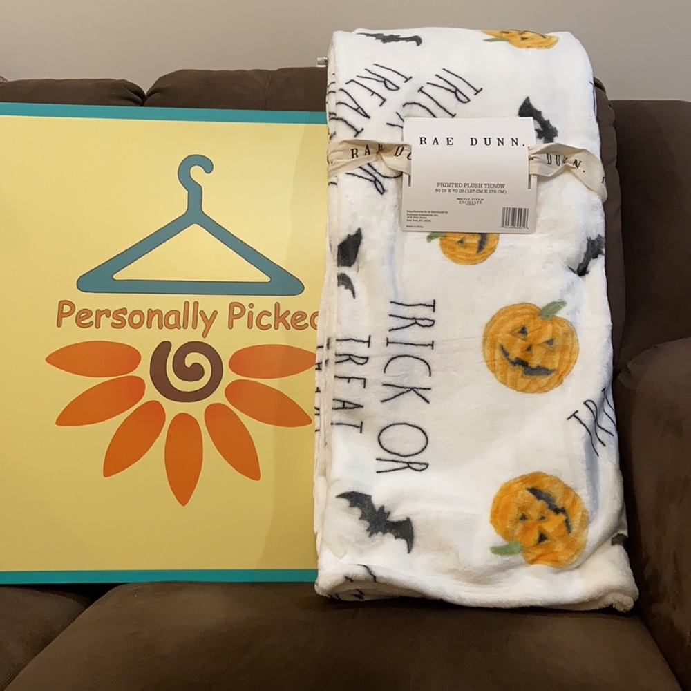 Rae Dunn TRICK OR TREAT Throw